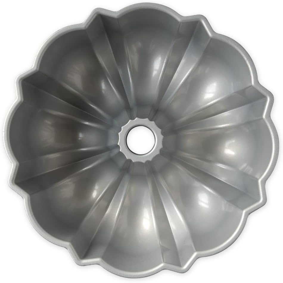 Nordic Ware Original Bundt, 12-Cup, Graphite