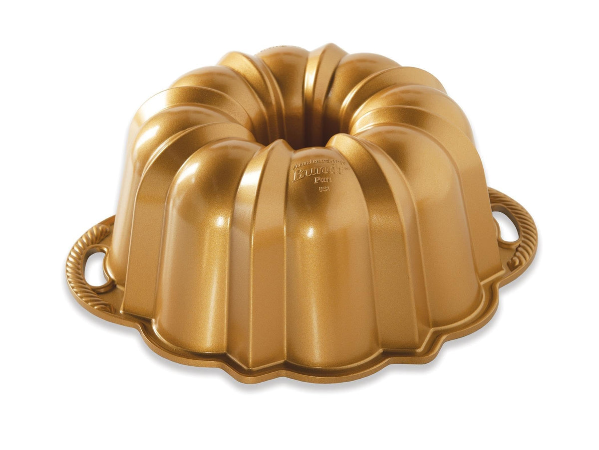 Nordic Ware Anniversary Bundt, 15 Cups, Gold