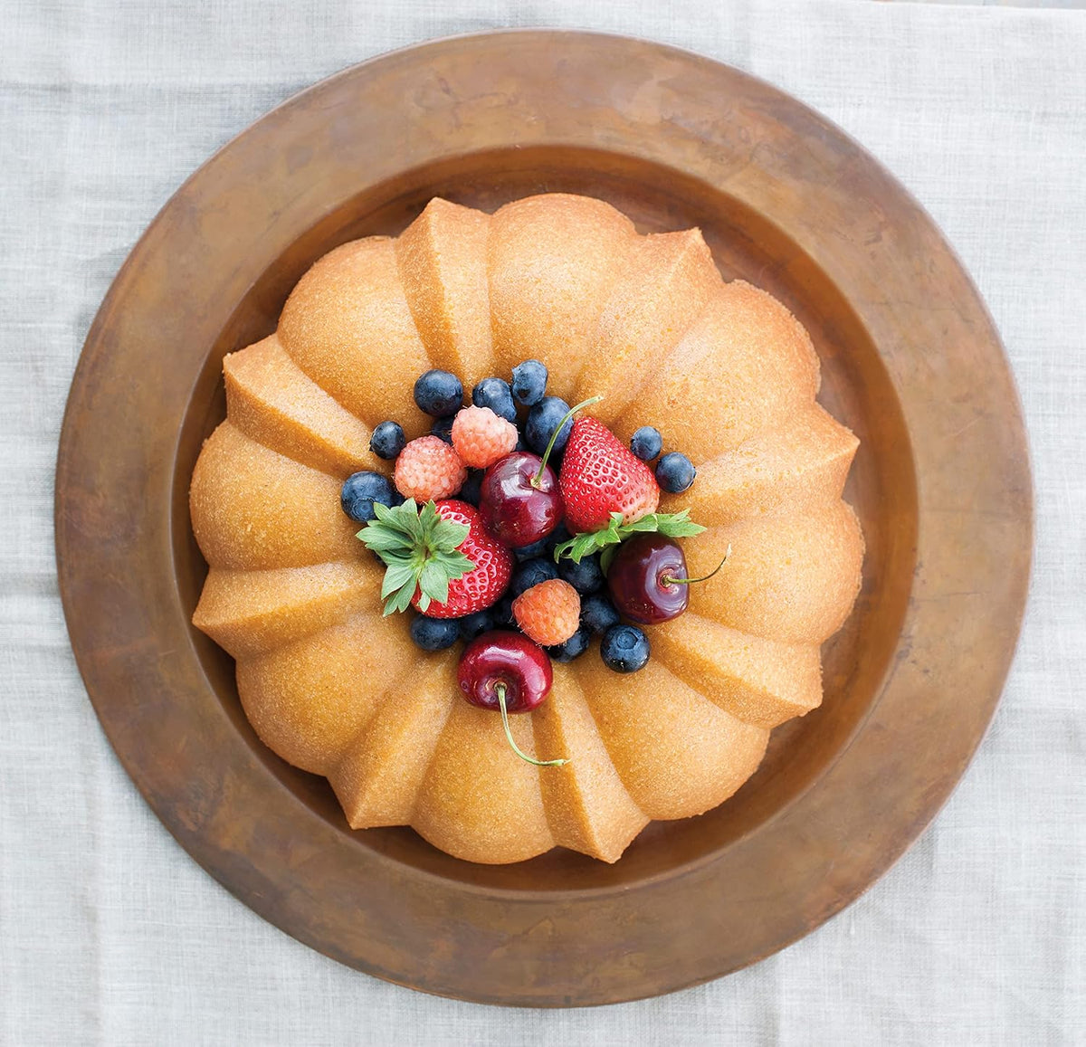 Nordic Ware Original Bundt, 12-Cup, Silver