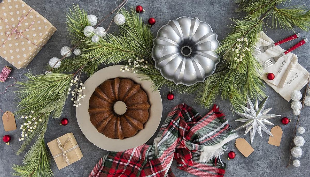 Nordic Ware Original Bundt, 12-Cup, Silver
